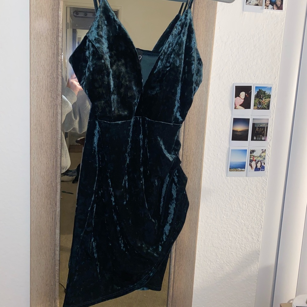 Small velvet green dress from Windsor